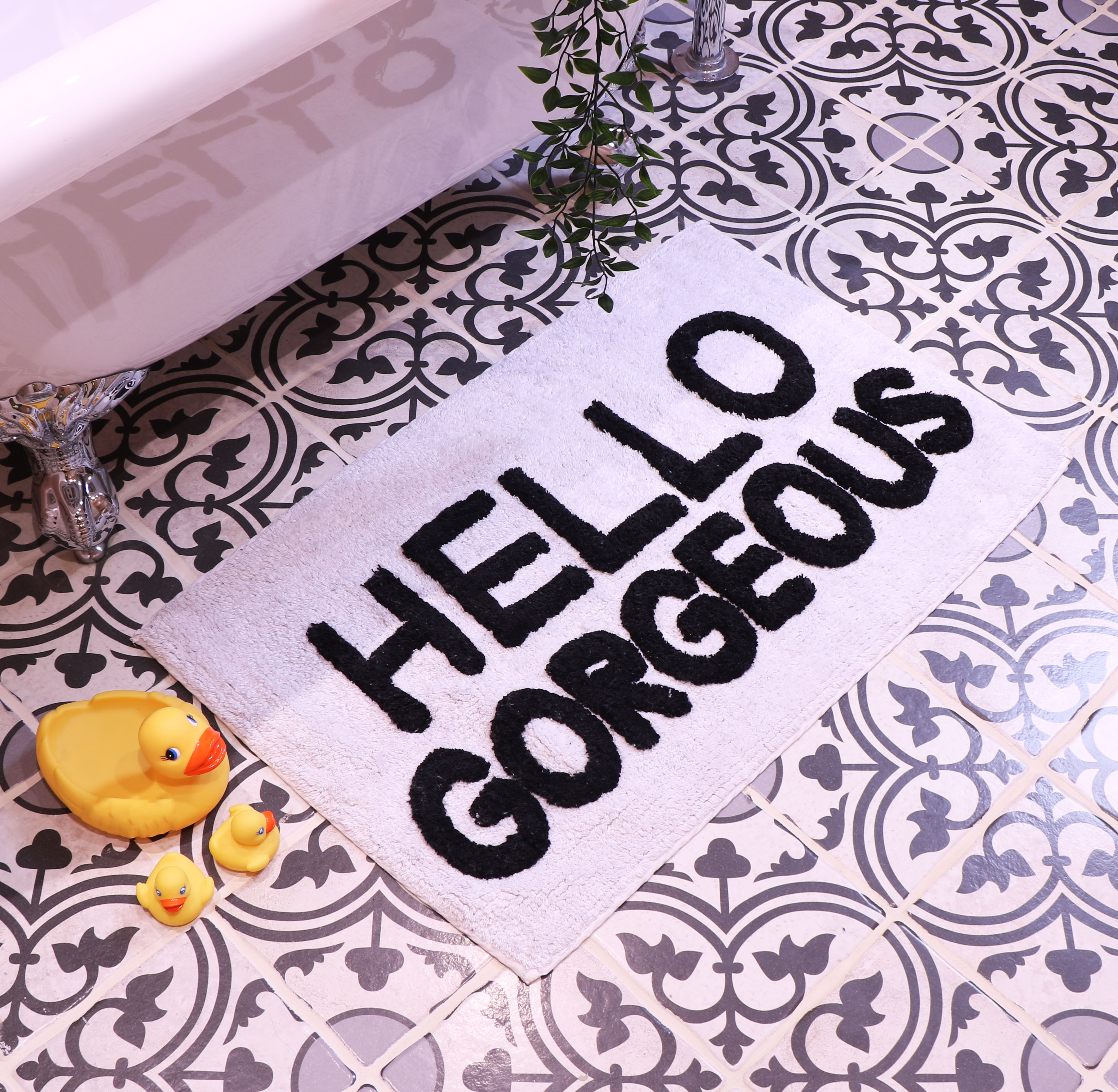 White Bath Mat - Hello Gorgeous White Bath Mat - Hello Gorgeous