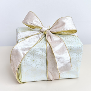 Large White & Gold Shiny Velvet Wired Ribbon Garland - 270cm Large White & Gold Shiny Velvet Wired Ribbon Garland - 270cm